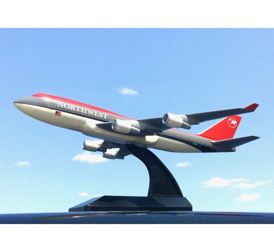 B747-400 Northwest bowling shoe livery N661US 1:200 with stand