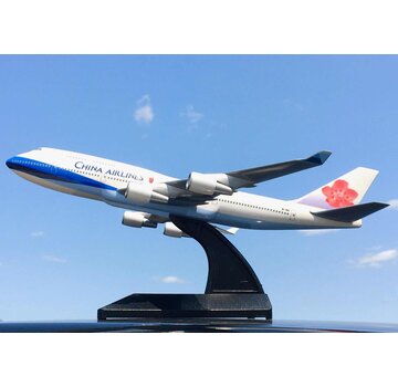 B747-400 China Airlines B-164 1:200 with stand