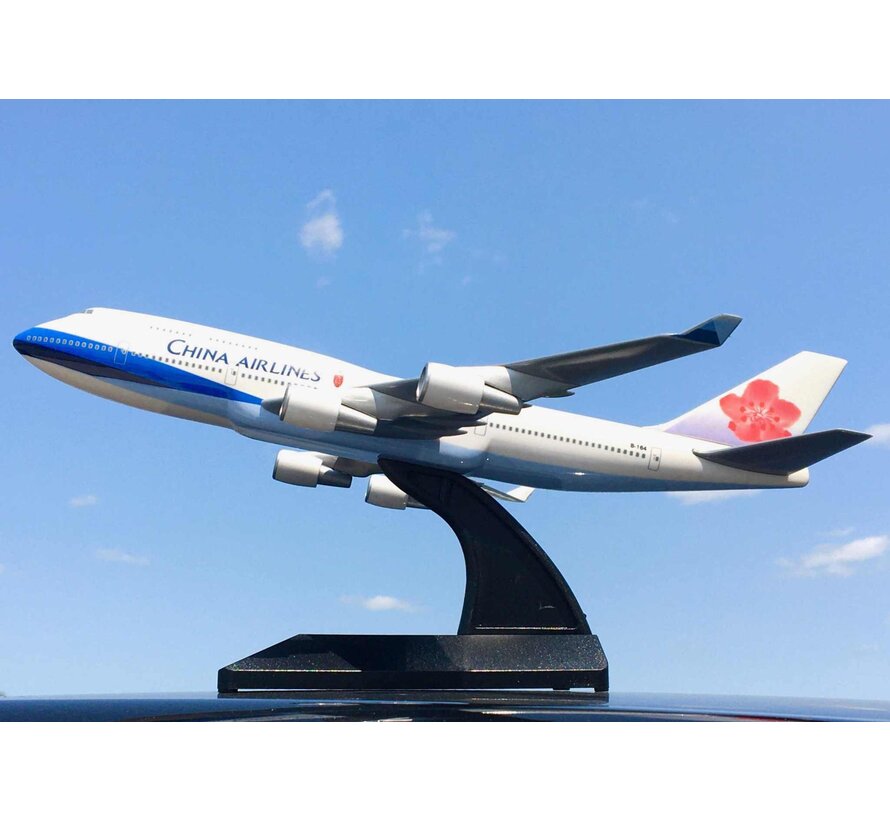 B747-400 China Airlines B-164 1:200 with stand