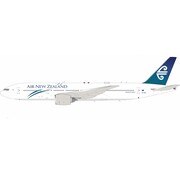 InFlight B777-200ER Air New Zealand old livery ZK-OKH 1:200 with stand