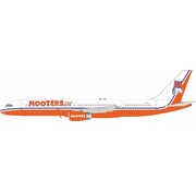 InFlight B757-200 Hooters Air N750WL 1:200 with stand