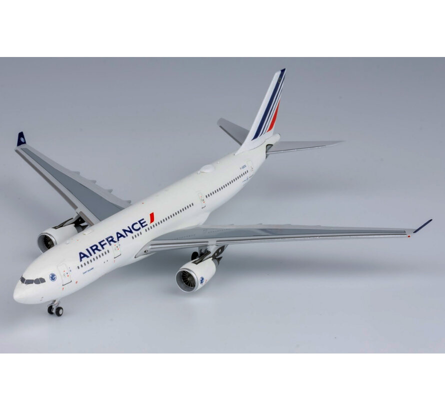 A330-200 F-GZCG Air France revised new colors Saint-Nazaire 1:400