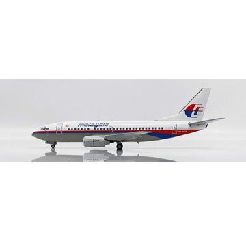 JC Wings B737-500 Malaysia Airlines 9M-MFB 1:200 with stand