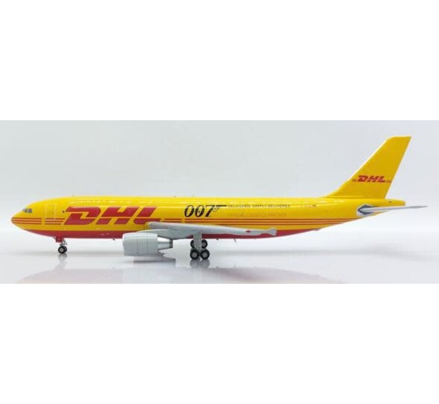 A300-600RF DHL 007 D-AEAK 1:200 with stand