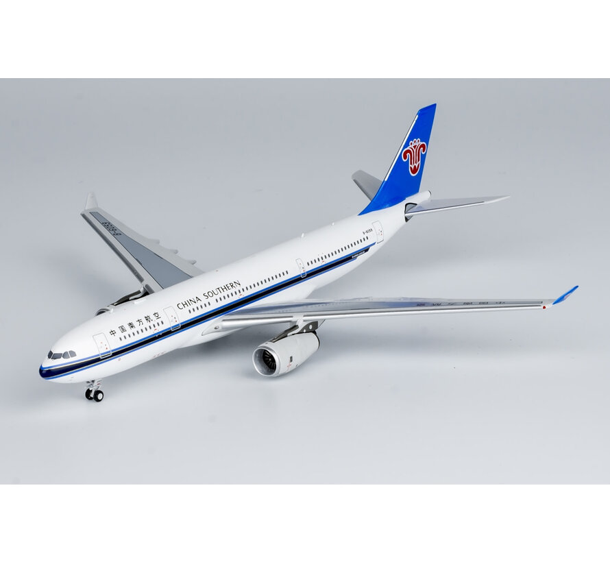 A330-200 China Southern Airlines B-6059  RR engines 1:400 Ultimate Collection