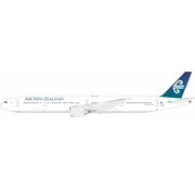 InFlight B777-300ER Air New Zealand experimental ZK-OKM 1:200 with stand
