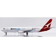 JC Wings B737-400SF Qantas Freight STARTRACK VH-XNH 1:200 with stand