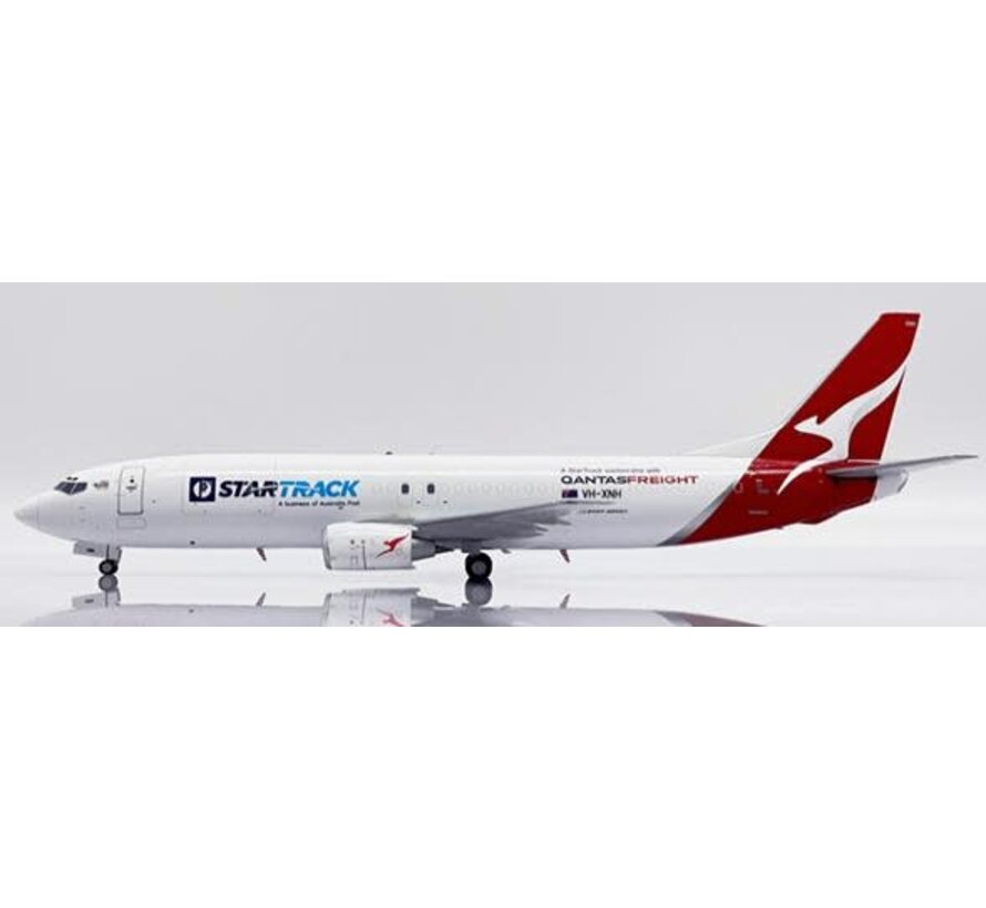 B737-400SF Qantas Freight STARTRACK VH-XNH 1:200 with stand