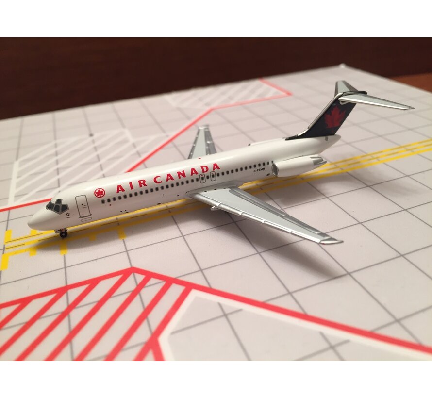 DC9-32 Air Canada C-FTMM 'Green Tail' 1:400**Collection sale