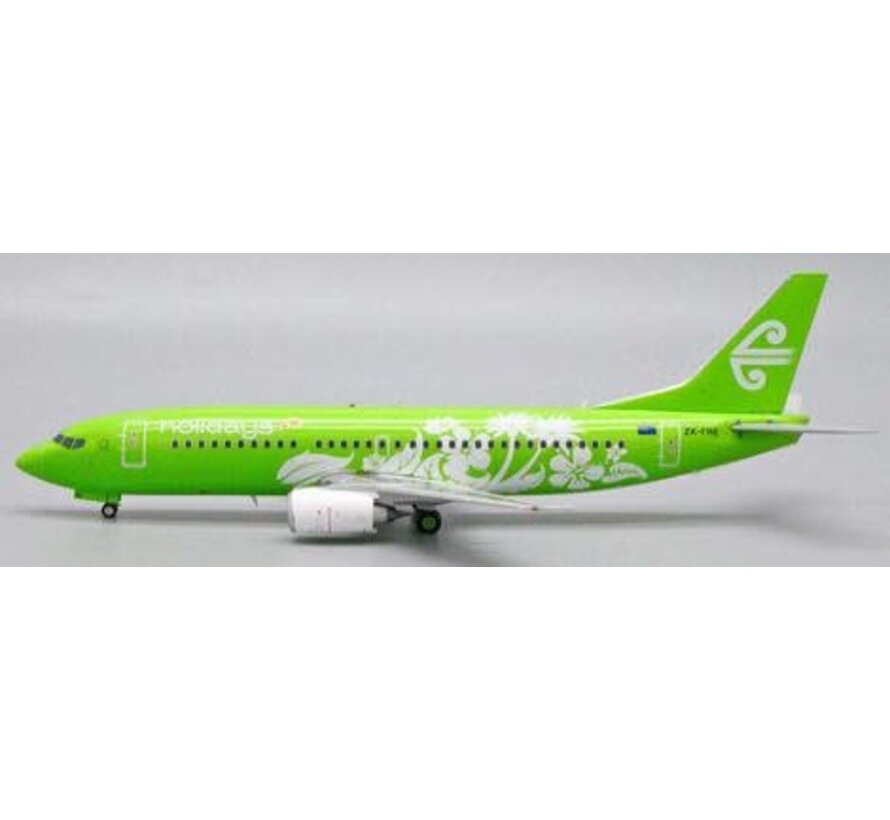 B737-300 Air New Zealand Holidays green livery ZK-FRE 1:200 with stand