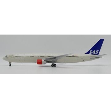 JC Wings B767-300ER SAS Scandinavian Airlines 1998 old livery LN-RCG 1:200 with stand