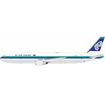 InFlight B767-300 Air New Zealand old livery ZK-NCH 1:200 with stand