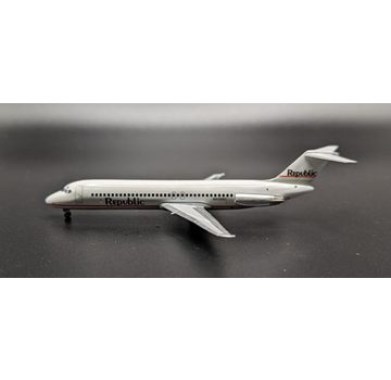 Douglas DC-9-32 Republic N926RC final livery 1:400