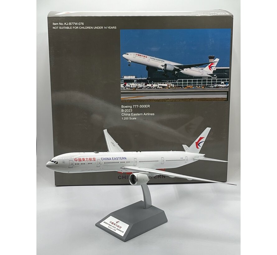 B777-300ER China Eastern B-2023 1:200 with stand