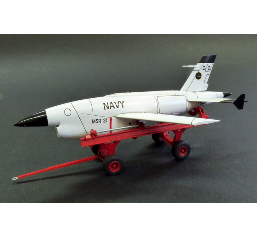 PLUS MODEL BQM-34 Firebee with transport cart 1:72