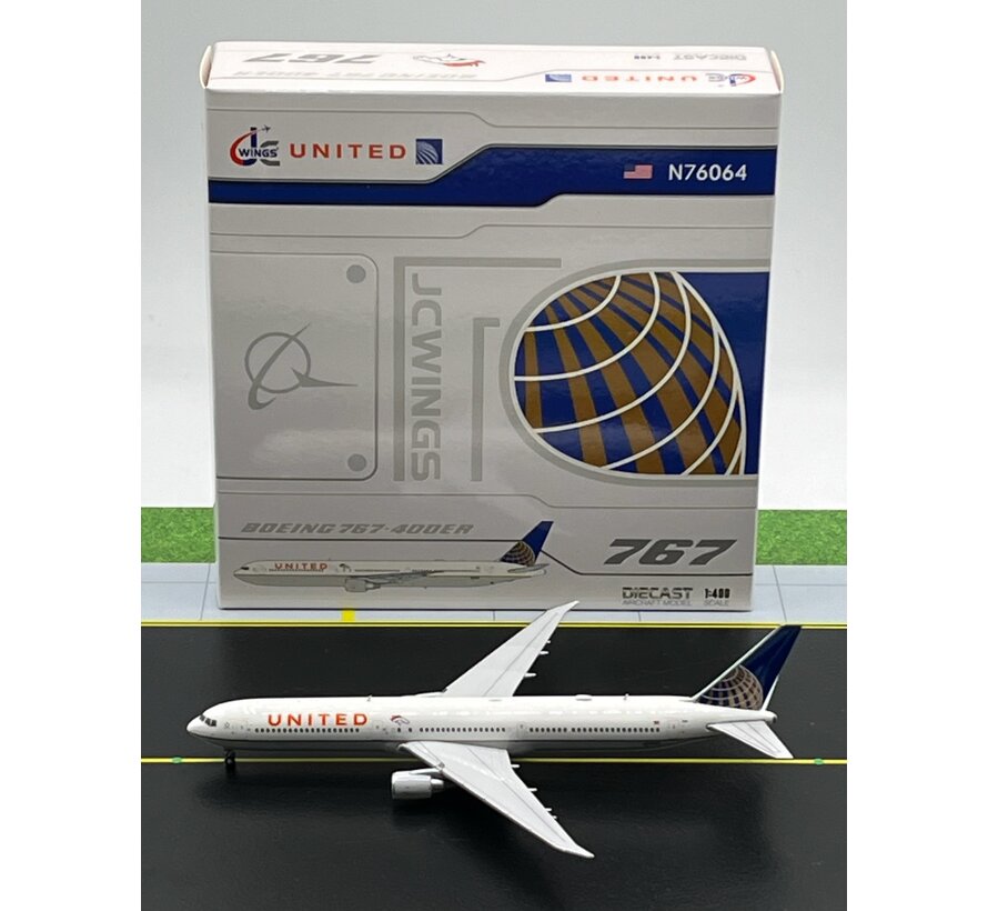 B767-400ER United Airlines 2021 livery Denver Broncos orange titles N76064 1:400
