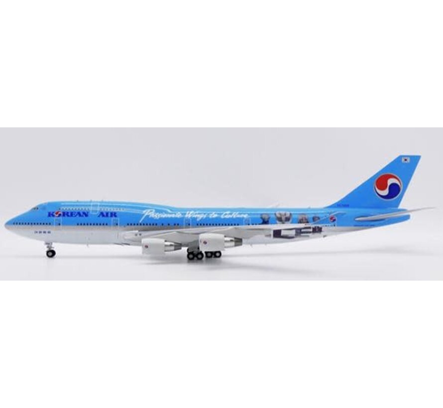 Boeing B747-400 Korean Air British Museum HL7488 1:200 with stand  +Pre-order+