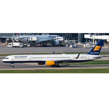 JC Wings B757-300 Icelandair old livery TF-FIX 1:400   +Pre-order+