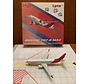 B737-8 MAX Lynx Air C-GLYX with paw prints 1:400 HYJL **Collection sale