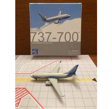Dragon B737-700 Boeing house colours 'Dreamliner' 1:400**Collection sale