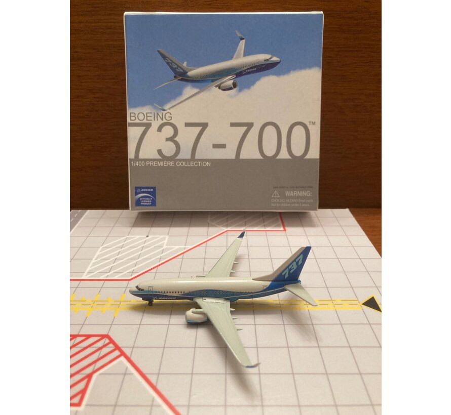 B737-700 Boeing house colours 'Dreamliner' 1:400**Collection sale