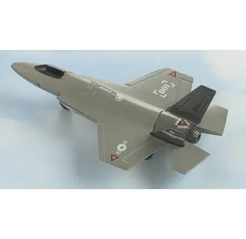 Hot Wings Joint Strike Fighter with connectable runway
