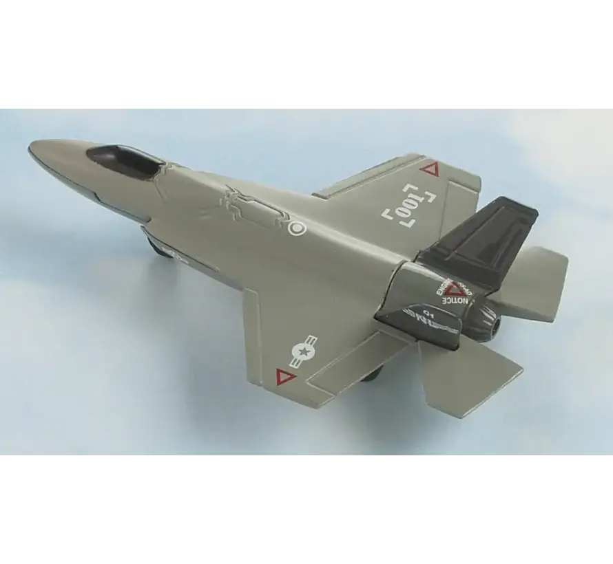 Joint Strike Fighter with connectable runway