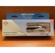 Hogan B737-300 Southwest N334SW 'Shamu' w/gear1:200 [Plastic snap]**Collection sale