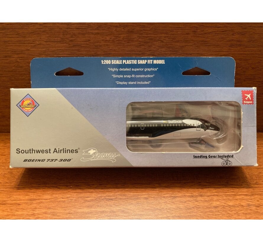 B737-300 Southwest N334SW 'Shamu' w/gear1:200 [Plastic snap]**Collection sale