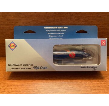 Hogan B737-300 Southwest N647SW 'Triple Crown One' w/gear 1:200 [Plastic]**Collection sale