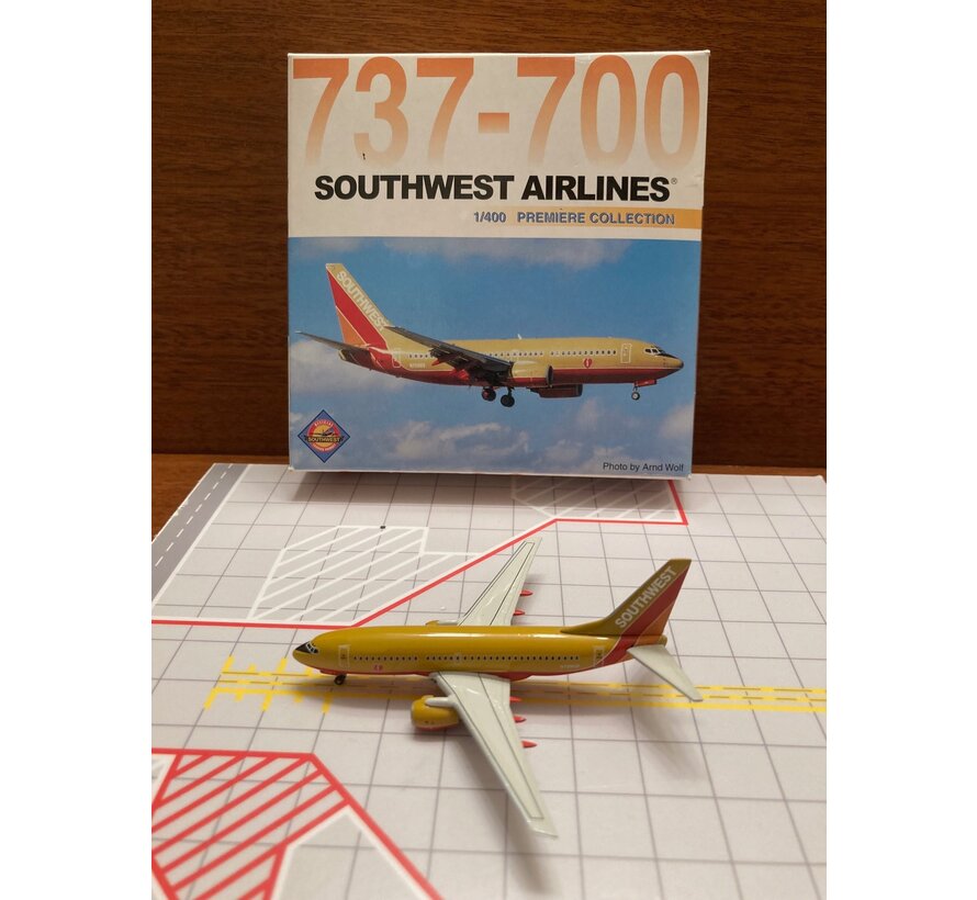 B737-700 Southwest N739GB 'Mustard Rocket' 1:400**Collection sale