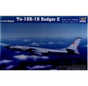 Trumpeter Model Kits TU16K-10 Badger C 1:144