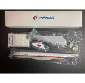 A330-300 Malaysia 9M-MKJ 1:200 plastic snap model**Collection sale
