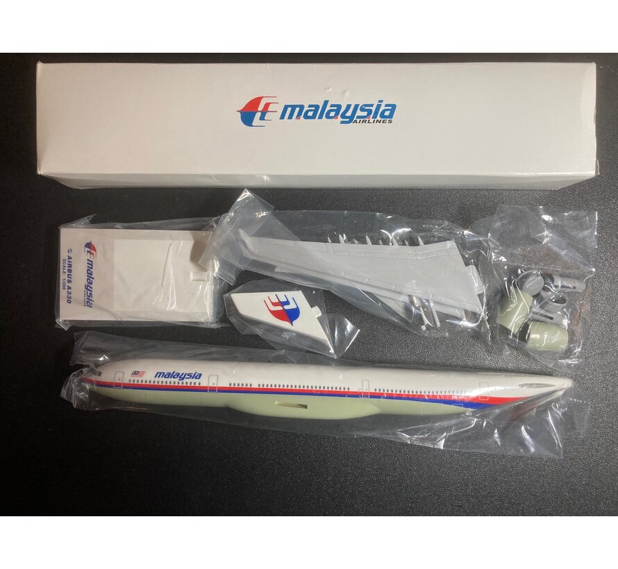 A330-300 Malaysia 9M-MKJ 1:200 plastic snap model**Collection sale