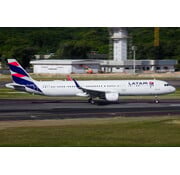 Phoenix Diecast A321S LATAM PT-XPQ 1:400 Sharklets +pre-order+