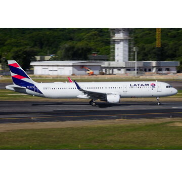 Phoenix Diecast A321S LATAM PT-XPQ 1:400 Sharklets +pre-order+
