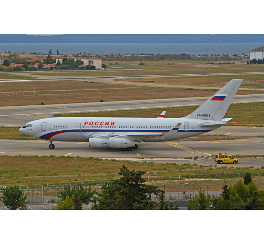 IL96-300 Rossiya SLO Russian Flag RA-96023 1:400 +pre-order+