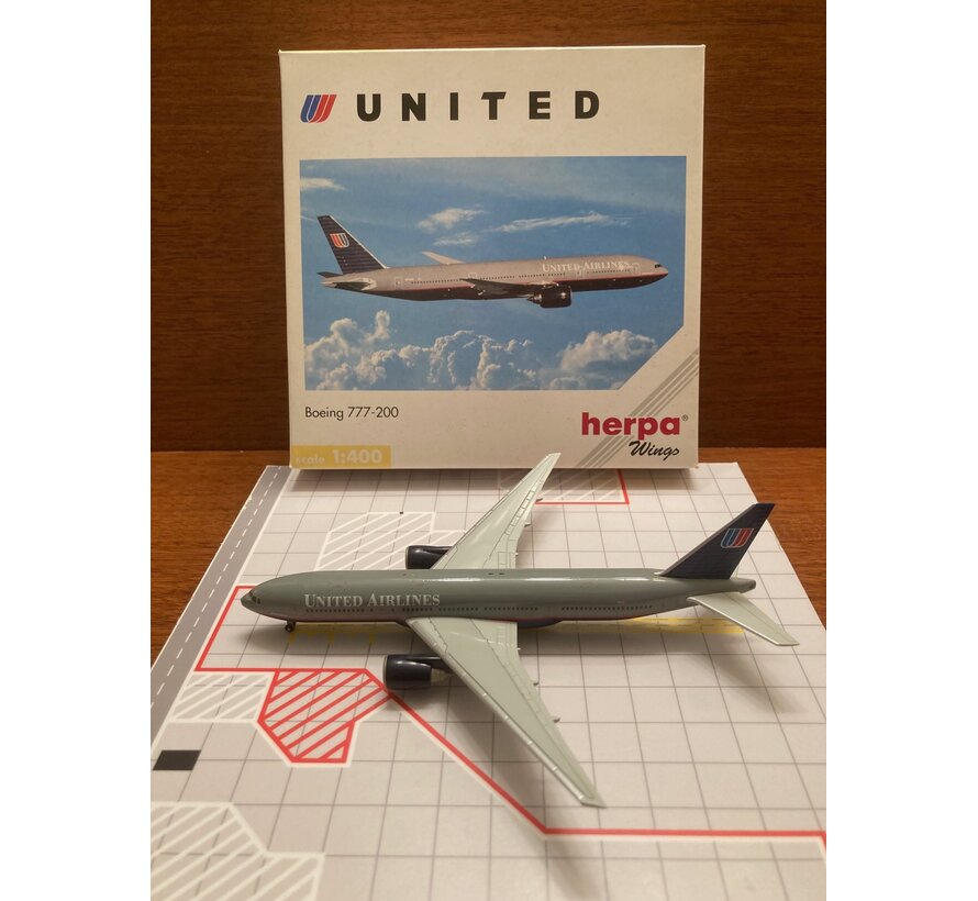 B777-200 United 'Battleship' w/stand 1:400**Collection sale