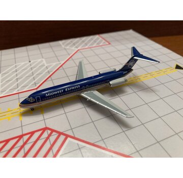 SMA[Seattle Model Aircraft] DC9-32 Midwest Express N202ME 1:400**Collection sale