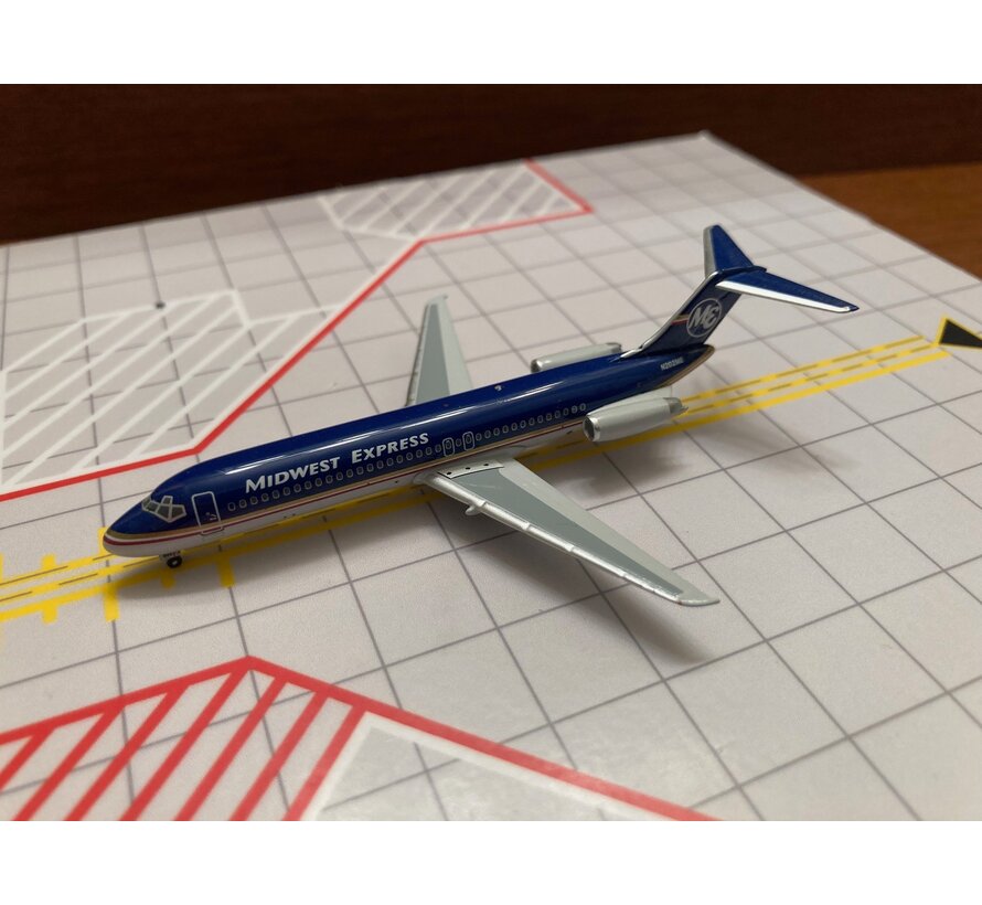 SMA[Seattle Model Aircraft] DC9-32 Midwest Express N202ME 1:400**Collection sale