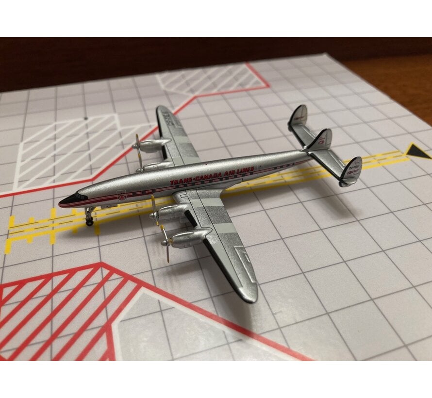 L1049G Super Constellation TCA Trans Canada Airlines CF-TEV w/stairs 1:400**Collection sale