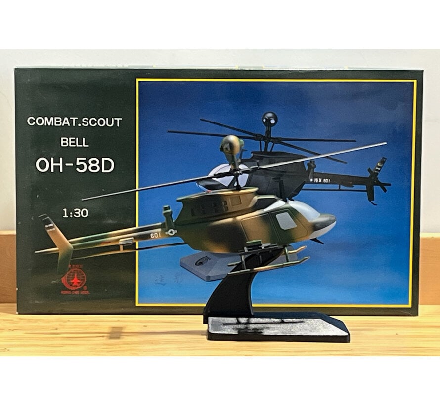 OH58D Kiowa Warrior Combat Scout green 601 1:30 with stand