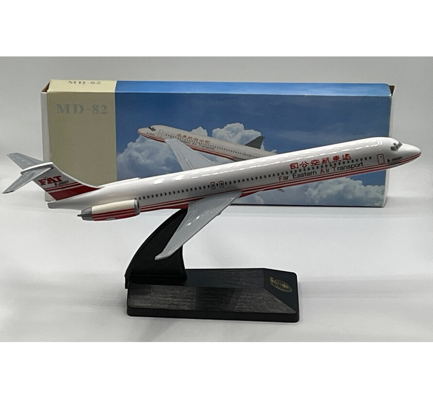 MD82 FAT Far Eastern Air Transport B-28001 1:125 with stand