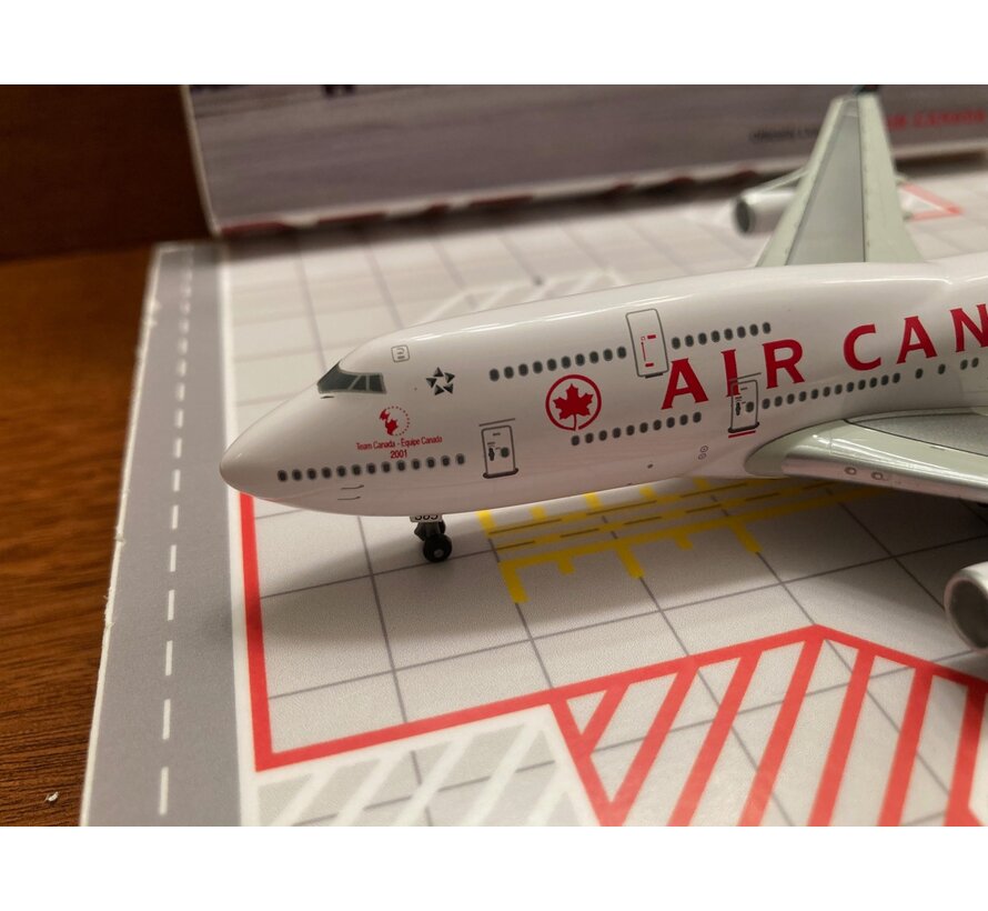 B747-400 Air Canada C-FGHZ 'Team Canada 2001' Green Tail 1:400**Collection sale