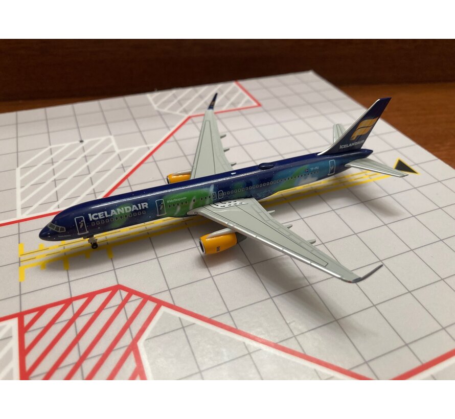B757-200 Icelandair Hekla Aurora TF-FIU 1:500 **Collection sale