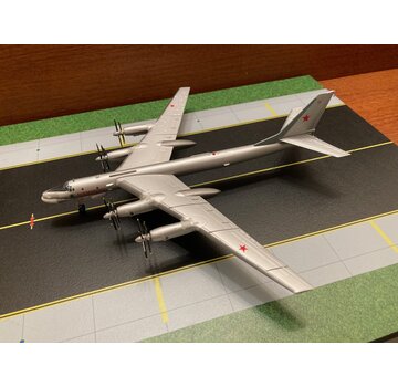 Herpa TU95MS Bear H Russian Air Force RED59 'Blagoveshchensk' 1:200**Collection sale
