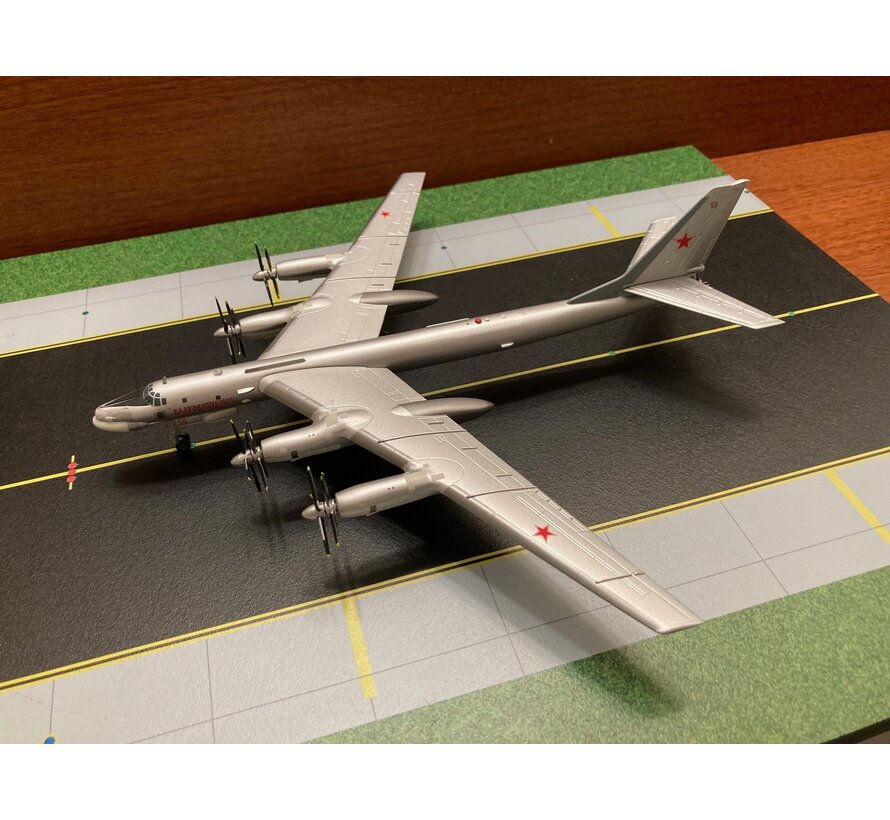 TU95MS Bear H Russian Air Force RED59 'Blagoveshchensk' 1:200**Collection sale