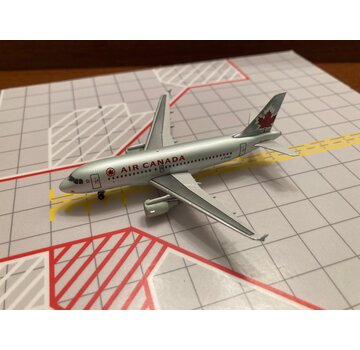 AV400 A319-100 Air Canada C-FYKC 'Ice Blue' 1:400**Collection sale