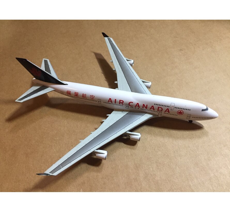B747-400 Air Canada C-GAGN Green Tail w/Chinese script 1:400**Collection sale