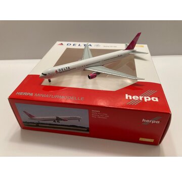 Herpa B767-400 Delta N845MH Pink Plane 1:400 **Collection sale